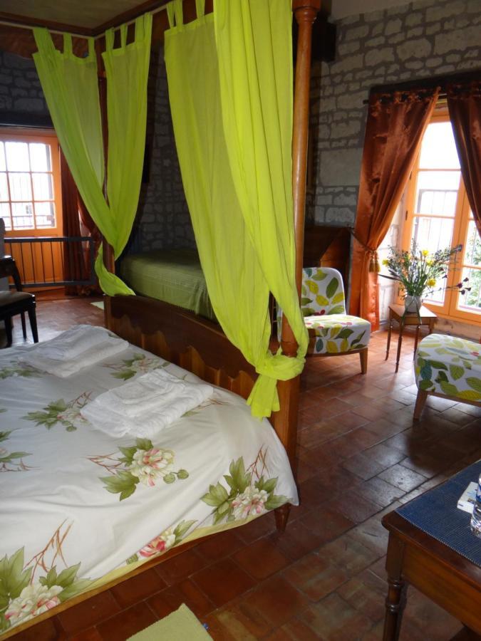 Gite Du Manoir Des Roches Saires Esterno foto