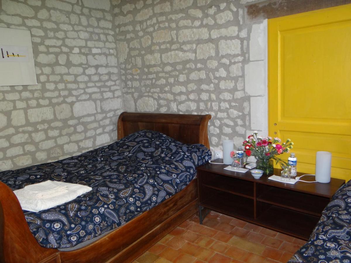 Gite Du Manoir Des Roches Saires Esterno foto