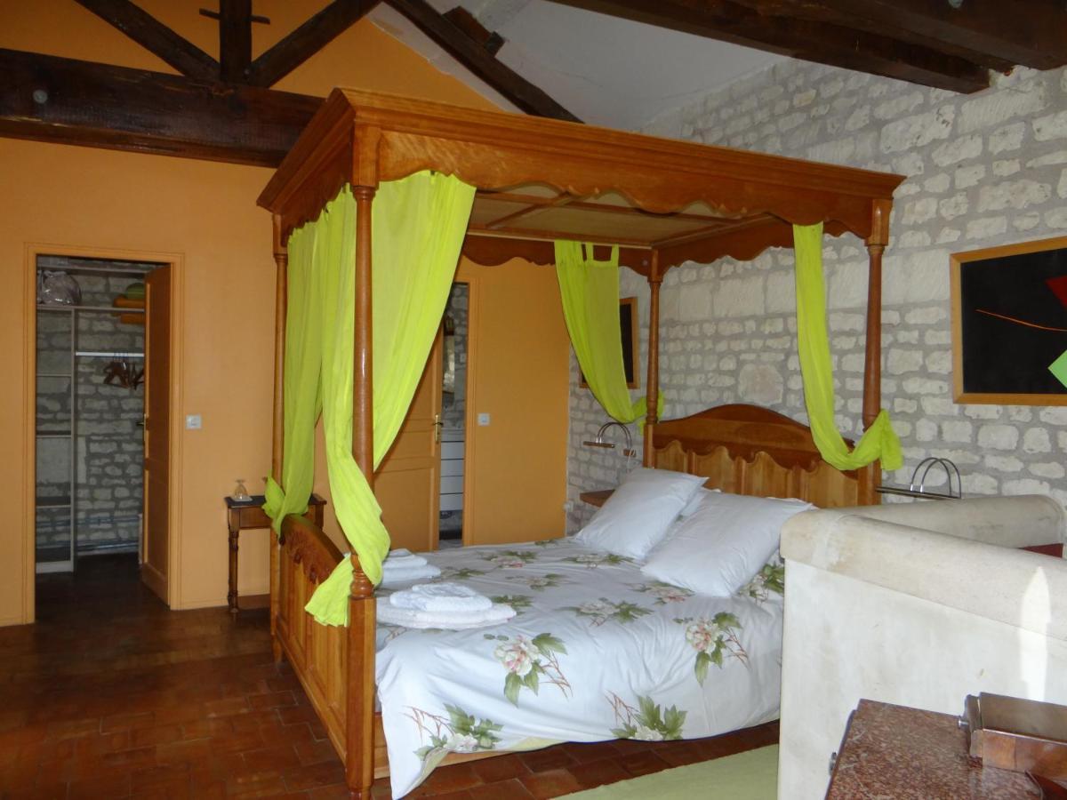 Gite Du Manoir Des Roches Saires Esterno foto
