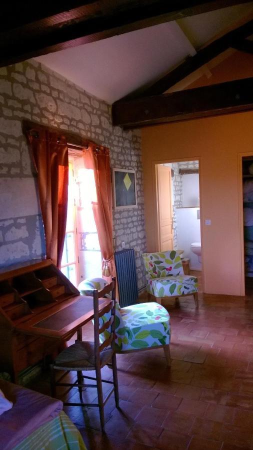 Gite Du Manoir Des Roches Saires Esterno foto