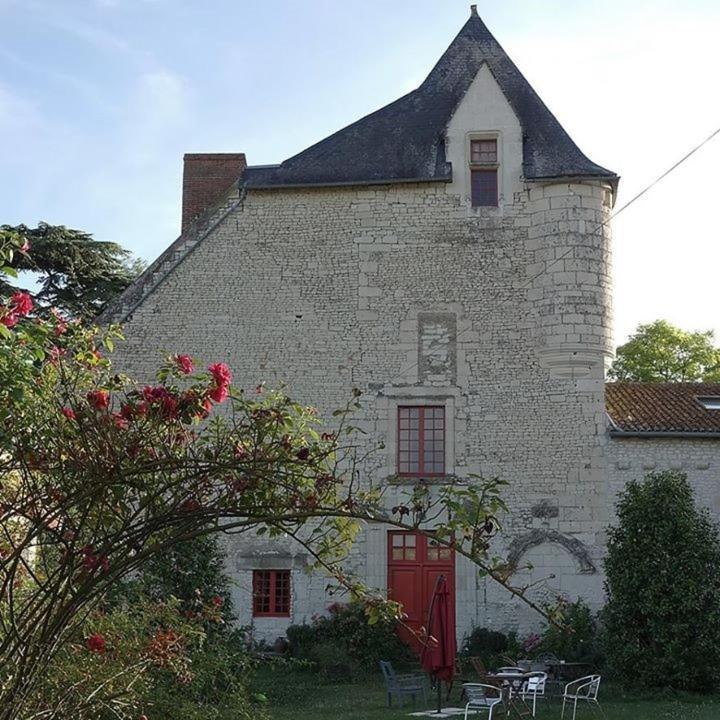 Gite Du Manoir Des Roches Saires Esterno foto