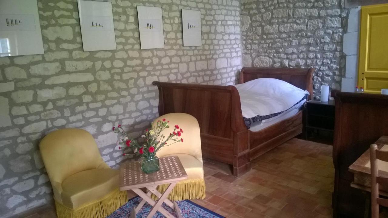 Gite Du Manoir Des Roches Saires Esterno foto