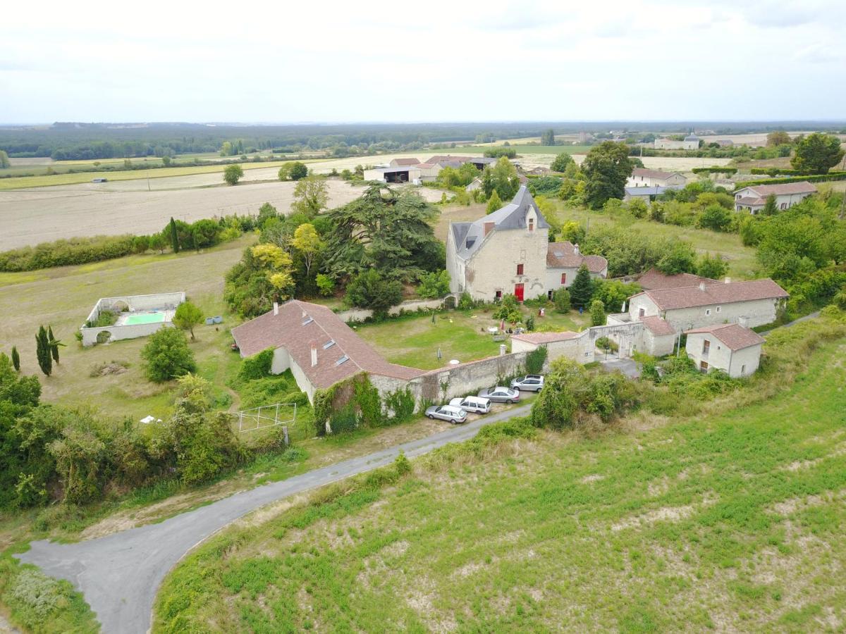 Gite Du Manoir Des Roches Saires Esterno foto